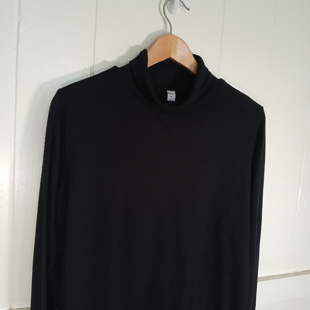 Alo Yoga Turtleneck Top Womens Medium Black Crossover Back Long Sleeve KH